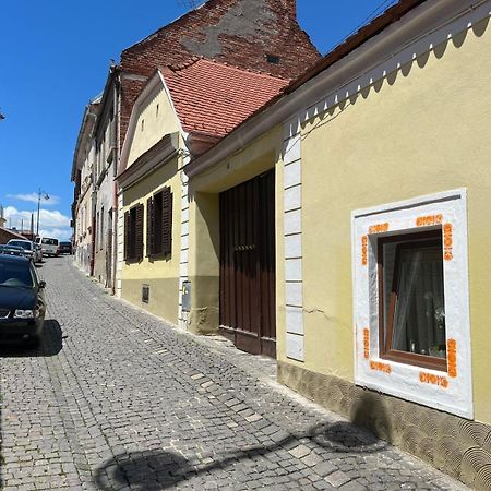 Brick Wall Apartment Sibiu Bagian luar foto